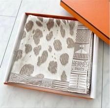 Écharpe Hermes Carre 90 camouflage sauvage inutilisée sans boîte