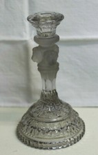 Bougeoir en verre moulé