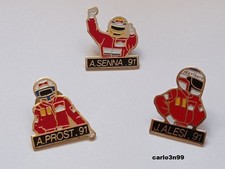 #0082-83-84PIN'S BROCHE SPORT AUTO PILOTES F1 FORMULE 1  SENNA PROST ALESI SIGNÉ