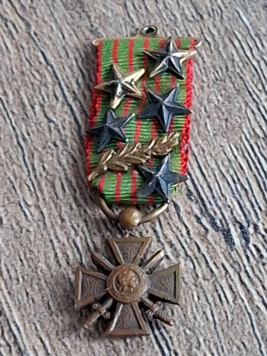 Une réduction médaille croix - une,