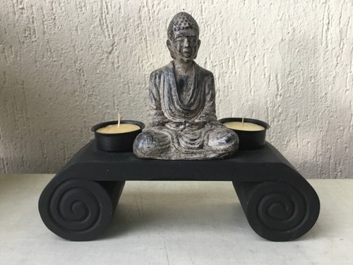 Bouddha porte bougies sur