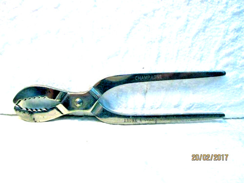 Ancienne pince champagne - à,