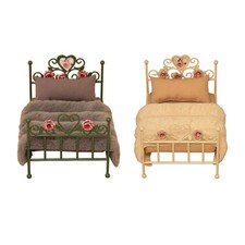 Lit de maison de poupée à