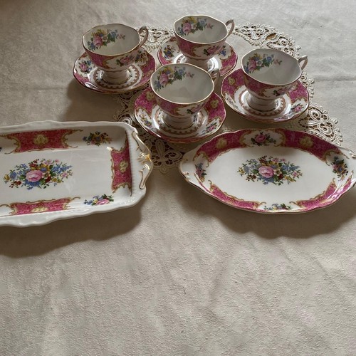 Ensemble tasse soucoupe - tasse,, et