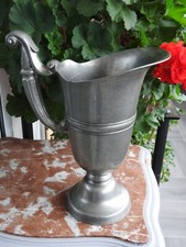 ANCIENNE AIGUIÈRE CASQUE