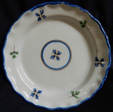 Assiette ancienne en faïence craquelée (décor polychrome) WALY?