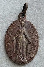 Jolie Médaille Religieuse