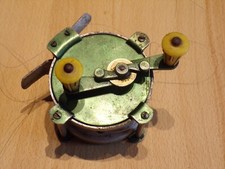 Moulinet vintage métal ( Diamètre 7,5 cm largeur 9,5 cm )