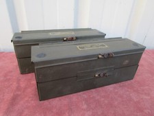 2 CAISSETTES MILITAIRES U.S. EN METAL, POUR QUARTZ DE RADIO  (WW II)