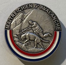 INSIGNE SKI MONTAGNE : MAITRE CHIEN D,AVALANCHE