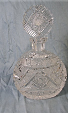 Superbe carafe et son bouchon en cristal de Bohème gravure travaillée à la main