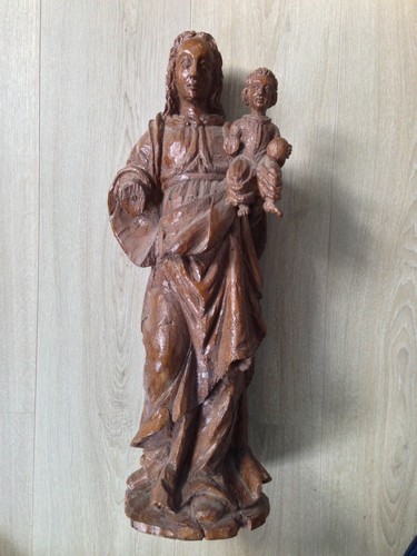 Ancienne statue bois sainte