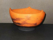 MULLER Frères, COUPE EN VERRE NUAGE à TROIS CORNES, signée.