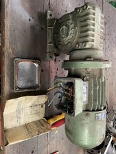 Moto Réducteur  Lenze Triphasé R80 57 102 05 111 Katt 0,25kw