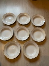 8 assiettes à soupe