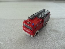 1/87  MARQUE ?  CAMION POMPIERS FOURGON IVECO  SANS BOITE