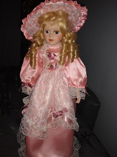 Rare poupée porcelaine - en,