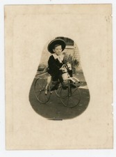 PHOTO c.1900, un garçon sur