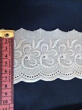 Coupon de dentelle broderie anglaise 1,40 m  x 7  cm large