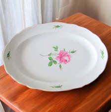 Meissen. Plat ovale en porcelaine décor à la rose, XXe siècle