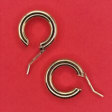 Boucles d'oreilles anneau plaquées or jaune 18k avec poinçon.