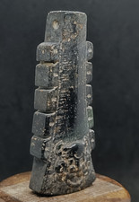 Ancienne sculpture totem jade