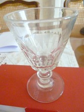 2 anciens verres a pied en