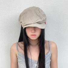 Femme à Carreaux Béret