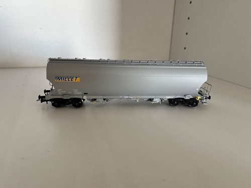 Models 30595 wagon - ls,