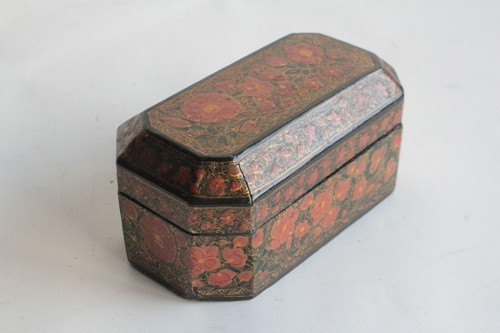 Ancienne boite papier mâché