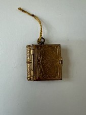 Pendentif reliquaire missel livre image Religieuse photo fin XIX