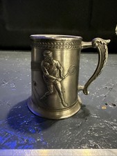 Chope vintage métal étain joueur de tennis relief décor sport rétro collection