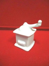 Petit sujet en porcelaine