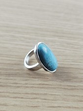 Bague élégante avec pierre