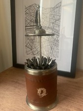 Distributeur boite a cigarettes en metal et simili deco chevalier poignée épée