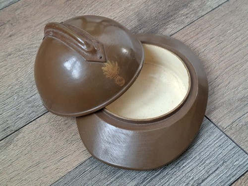 Une boite casque adrian - une,