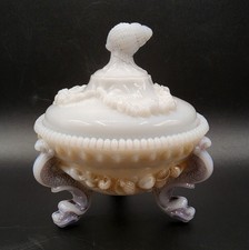 Bonbonnière pot à sucre opaline de foire décor coquillages dauphins début XXème