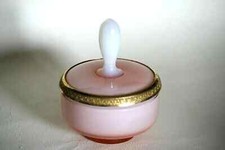 Bonbonnière opaline rose monture bronze Ormolu vintage trinket box Opaline 60s