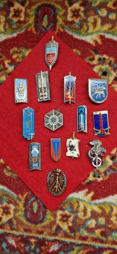 Lot insignes écoles - ,