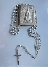 Boîte  à Chapelet Missel en aluminium Repoussé & Chapelet Perles Métal