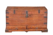 Indien 1930 massive Truhe Box Schubladen im Sockel Teak. Luxury-Park