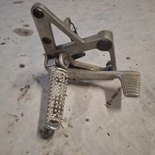 PLATINE AVANT DROITE + PEDALE