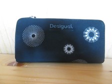 Q  Portefeuille DESIGUAL