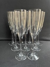 9 Anciennes flûtes à