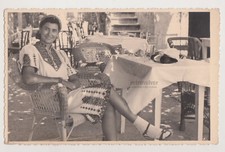 Jolie jeune - ,