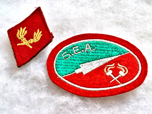 Deux insignes tissu - , militaire