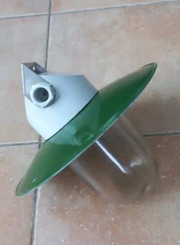 Ancienne lampe cour - ancienne, ferme