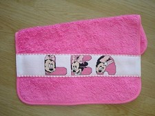 Bavoir rose pour petite LEA