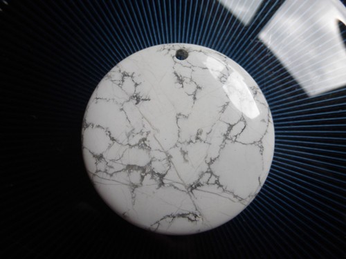 Pendentif jaspe rond blanc - en,