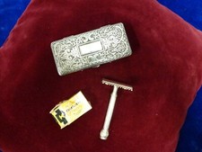 rare set de rasage King Gillette dans sa boite fleur de lysée,1900,L10x4,5cm